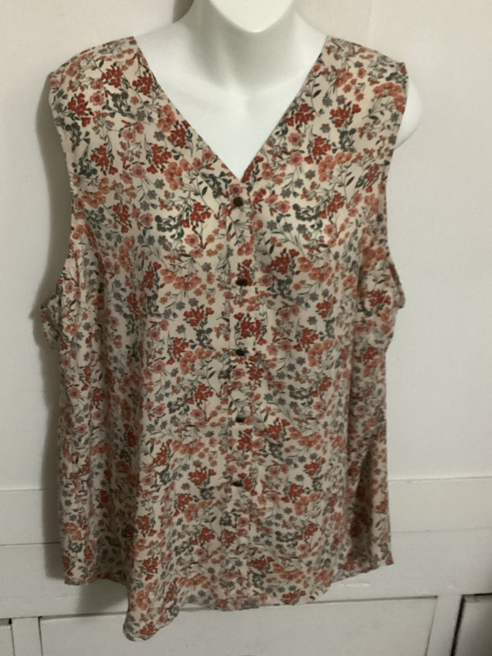 Maurices Floral V-Neck Sleeveless Top in Cream and Rust